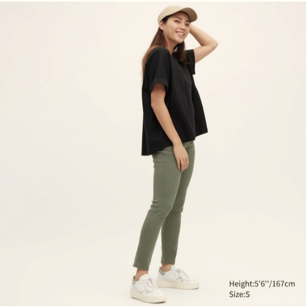 NWOT - Uniqlo Jeggings Cropped  - Dark Green